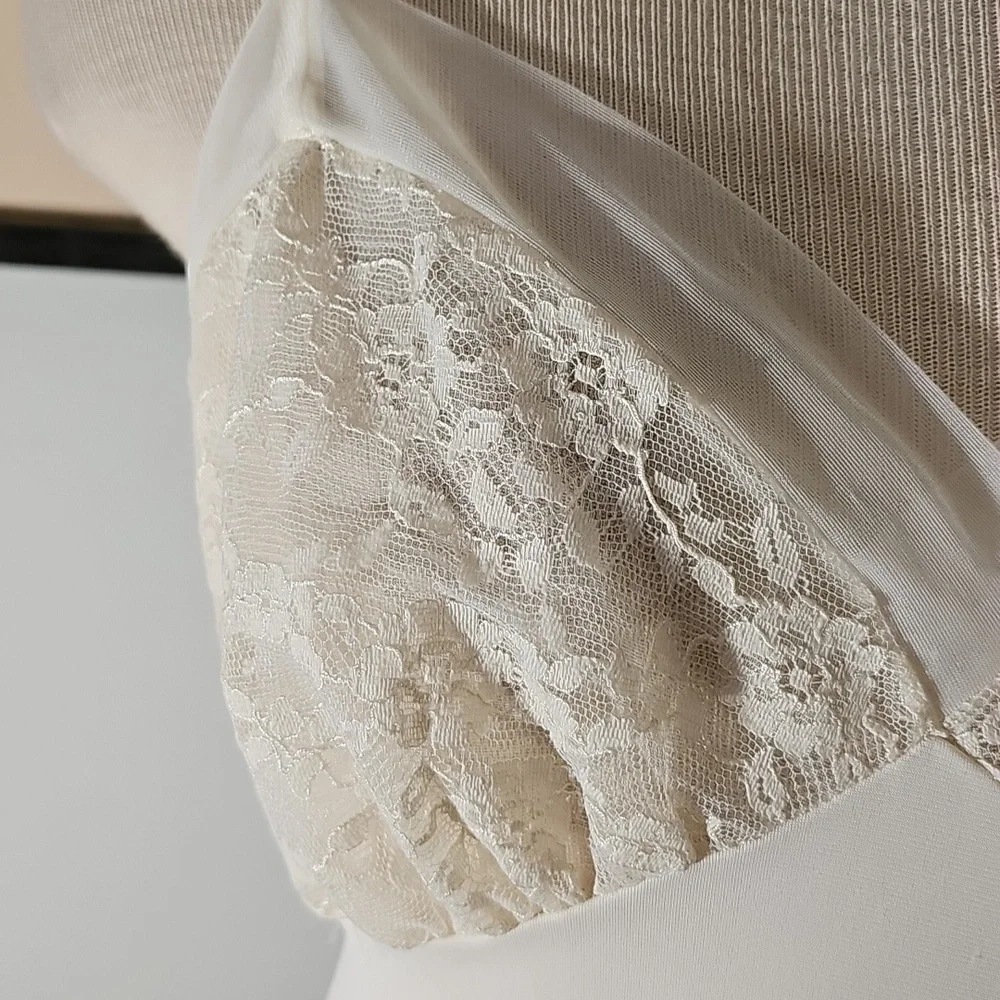 Elegant White Lace Vintag Slip Dress By VAM ROALTE. Size 36‎